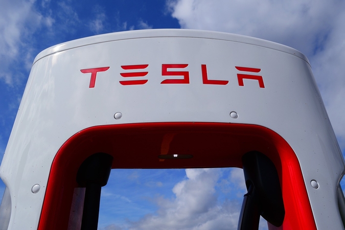 Dėl defektų „Tesla“ Kinijos rinkoje atšaukė šimtus automobilių