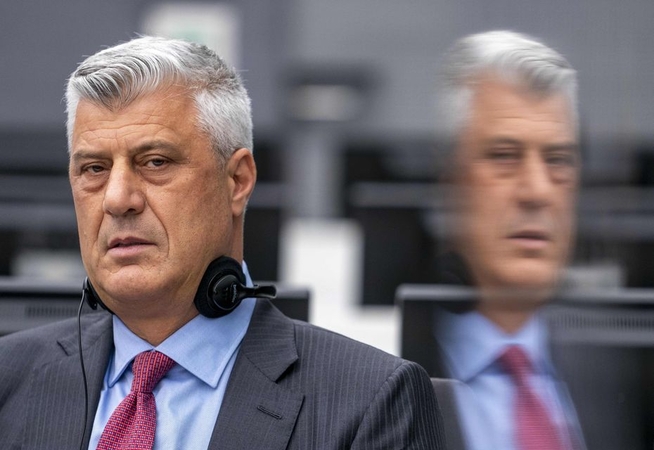 Buvęs Kosovo prezidentas H. Thaci pasirodė karo nusikaltimų teisme