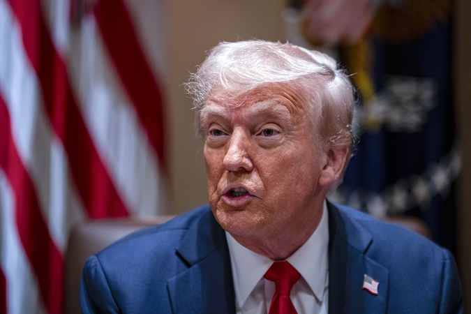 Trumpas: muitai Kanadai, Meksikai, Kinijai įsigalios kitą savaitę