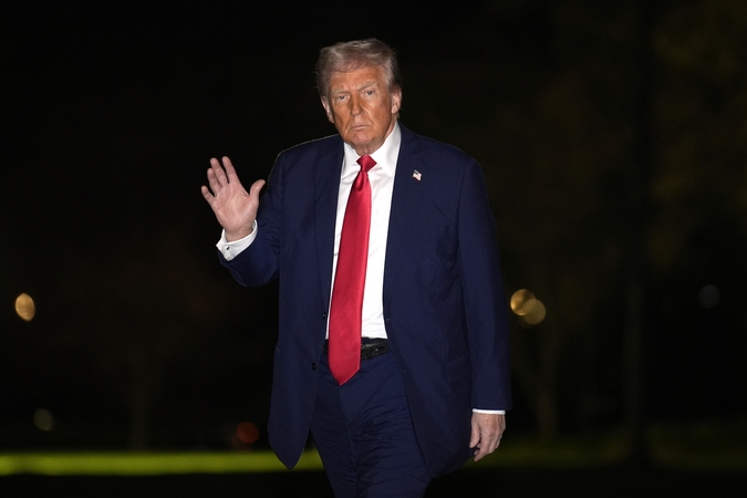 Trumpas teigė, kad nejuokauja apie trečios kadencijos galimybę