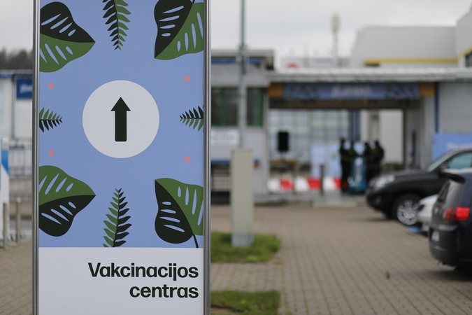 Šeimos gydytojai skatinami šviesti senjorus apie vakcinacijos svarbą: už pasiskiepijusius – priedai