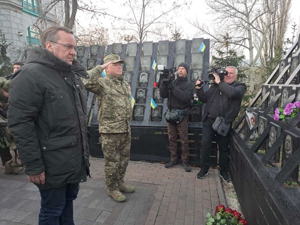 Vokietijos gynybos ministras atvyko į Ukrainą iš anksto neskelbto vizito