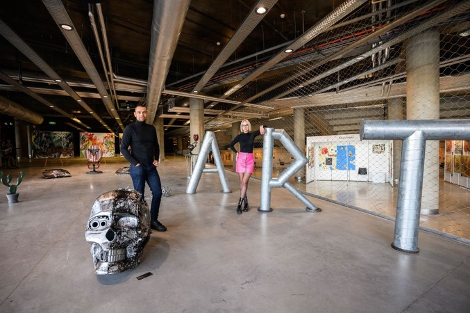 Svečiai: didieji ready made objektai, kurių autorius pristatė „Nester Custom Art Gallery“ iš Rygos.