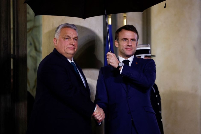 E. Macronas priėmė Vengrijos premjerą V. Orbaną, siekdamas jį perkalbėti dėl Ukrainos