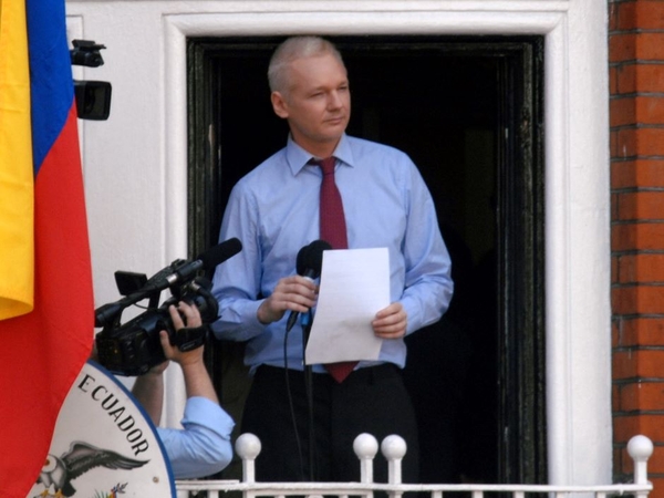 J. Assange.