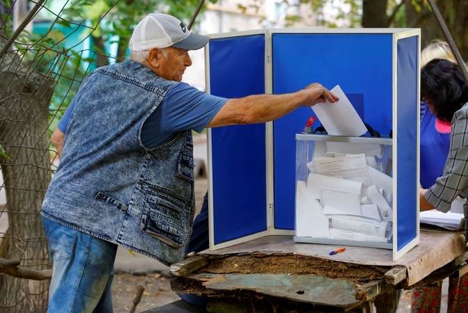 Britų žvalgyba: okupuotose Ukrainos srityse – Kremliui palankūs rinkimai