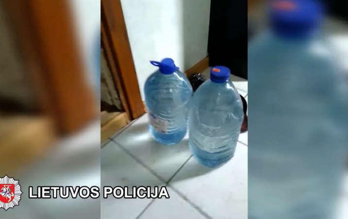Už neteisėtą prekybą namine degtine moteriai skirta bausmė