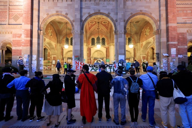 JAV universitetų miesteliuose toliau sulaikomi propalestinietiški protestuotojai