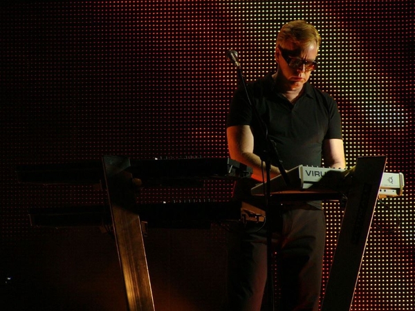 1961 – gimė grupės „Depeche Mode“ muzikantas Andy Fletcher (Endis Flečeris).