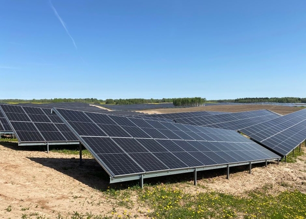 Molėtuose atidarytas didžiausias Lietuvoje saulės energijos parkas