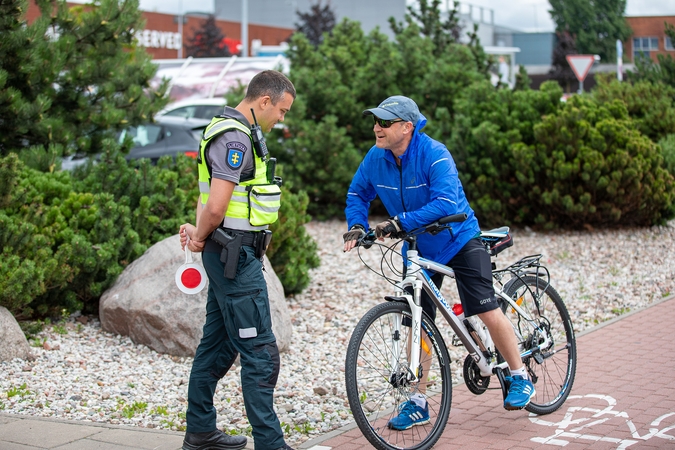 Policijos akiratyje – dviračių ir paspirtukų vairuotojai: nustatyti 54 pažeidėjai