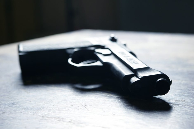 Klaipėdos rajone policija sulaikė vyrą, nelegaliai laikiusį pistoletą