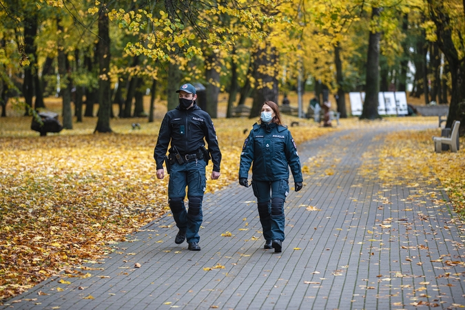 Karantinas Klaipėdoje: per savaitgalį nubausti aštuoni žmonės, nedėvėję kaukių