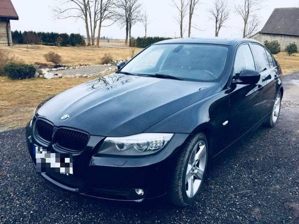 Raseinių rajone apvogtas BMW: pagrobtas net vairas