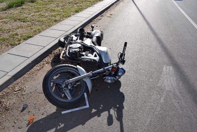 Automobilio ir motociklo susidūrimas: nukentėjo du žmonės, tarp jų – nepilnametis