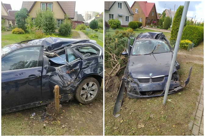 Rietave – avarija: nulėkęs nuo kelio jaunuolio BMW rėžėsi tiesiai į medžius