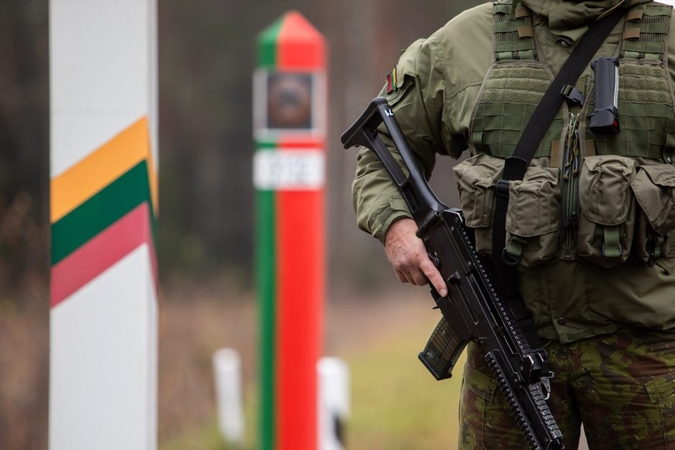 Per parą į Lietuvą neįleista devyniolika iš Baltarusijos patekti bandžiusių neteisėtų migrantų