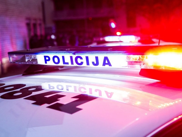 Sunku patikėti: įsilaužę į namus, šeši jaunuoliai sumušė ukmergiškį, šovė jam į krūtinę