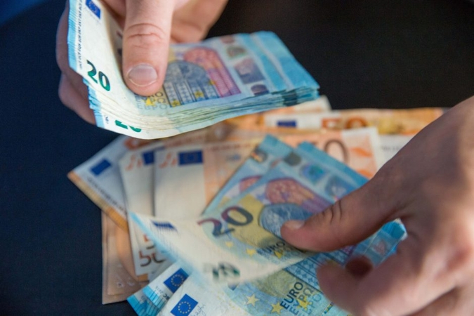 Vilniuje apvogta senolė: pora iš moters buto pasisavino 2,7 tūkst. eurų
