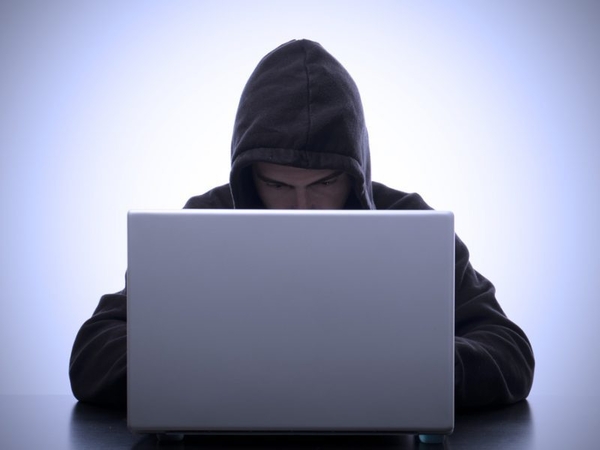 Internetinių sukčių pinklės: pasisavino per 2 tūkst. eurų