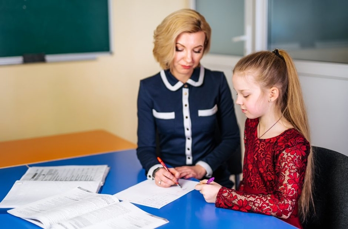 Kaip niekad aktyviai grobstomi korepetitoriai: negaila sumokėti 180 eurų per mėnesį