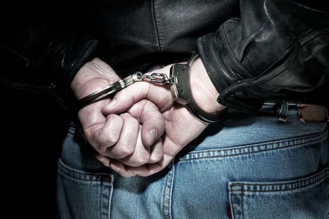 Alytaus policijoje siautėjo neblaivus sulaikytasis: sulaužė stalą ir suolą