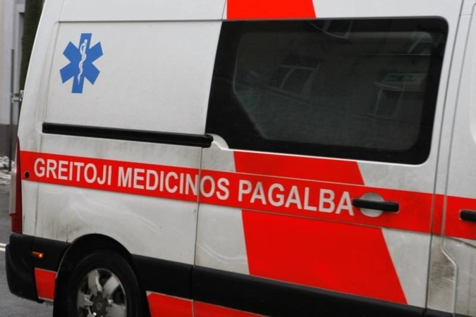 Kelmės rajone – eismo nelaimė: pranešta apie prispaustą žmogų