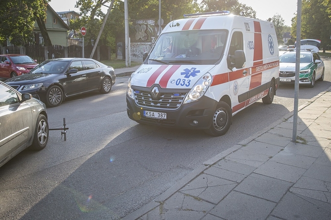 Kaune susižalojo neblaivus paspirtukininkas
