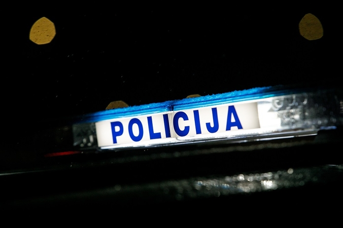 Sausio 1-ąją liejosi smurtas: vienam vyrui tvojo į kaktą telefonu, kitam – šuke sužalojo koją