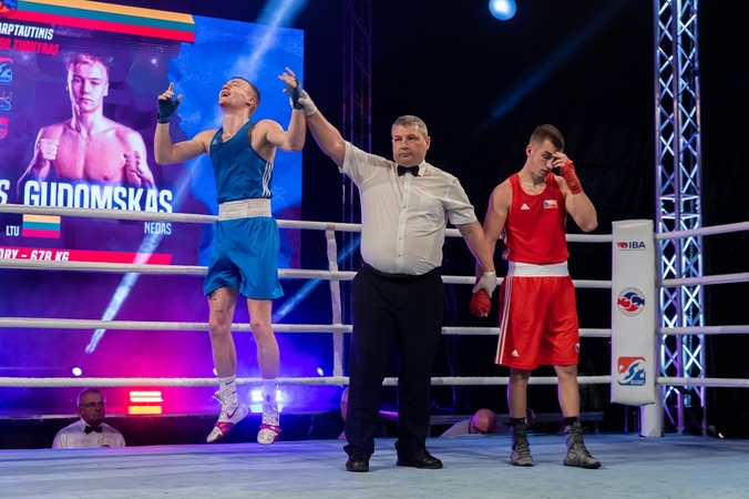 Trofėjai: pernai A. Šociko turnyre N. Gudomskas (kairėje) iškovojo sidabrą, šiemet – auksą.