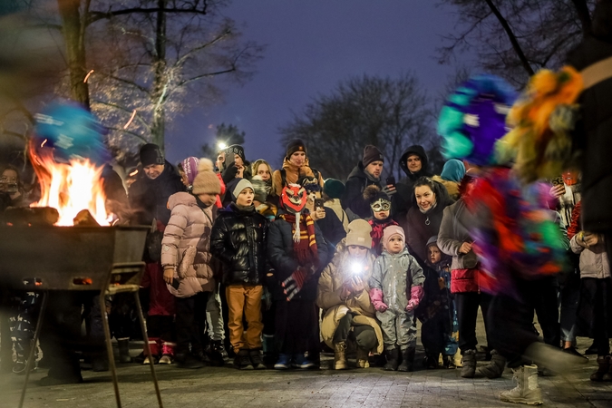 Kauniečiai žiemą iš kiemo varė ant Kauko laiptų