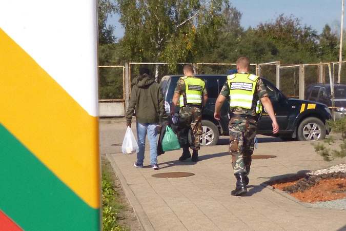 Neteisėti migrantai iš Nigerijos sulaikyti degalinėje