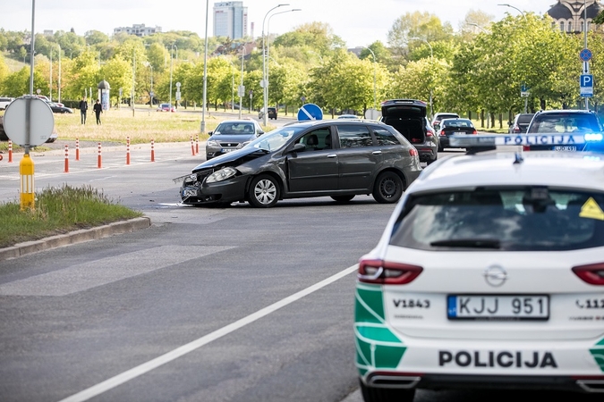 Verslas, vartotojai nenori, kad policija perleistų dalies eismo įvykių tyrimus draudikams