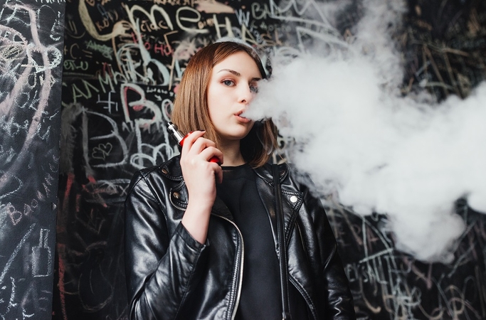 Seimo komitetas: e. cigaretės be cukraus ir saldiklių – nuo 2024-ųjų gegužės