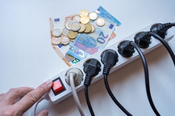 „Litgrid“: išaugus saulės elektrinių gamybai, elektra Lietuvoje kovą pigo 9 proc.