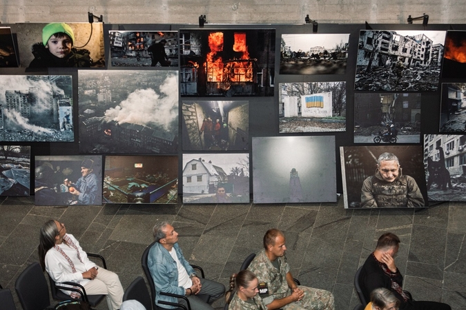 Metraštininkai: Ukrainos profesionalių fotografų asociacijos nuotraukos atskleidžia besikartojančią Bachmuto istoriją.