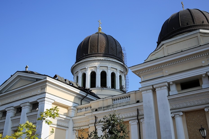V. Zelenskis apsilankė Odesos katedroje, nukentėjusioje per Rusijos ataką