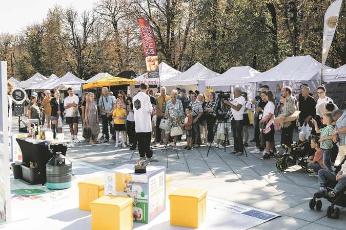 Susidomėjimas: ES investicijas Kaune padėjo pristatyti mokslo populiarinimo komanda.