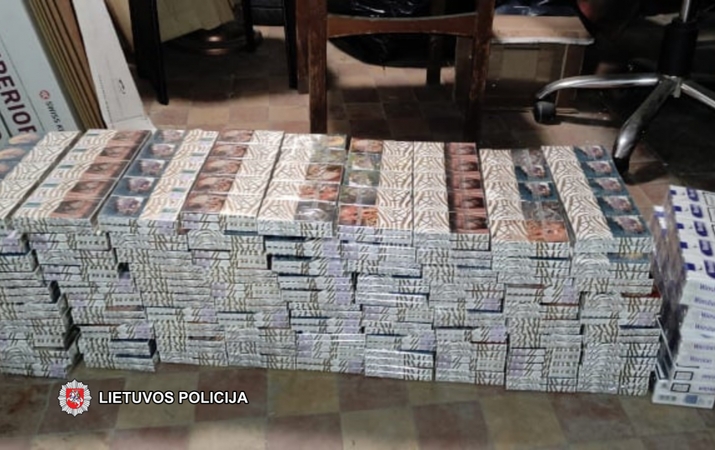Kriminalistai sulaikė 6,5 tūkst. kontrabandinių cigarečių ir jas gabenusius vyriškius