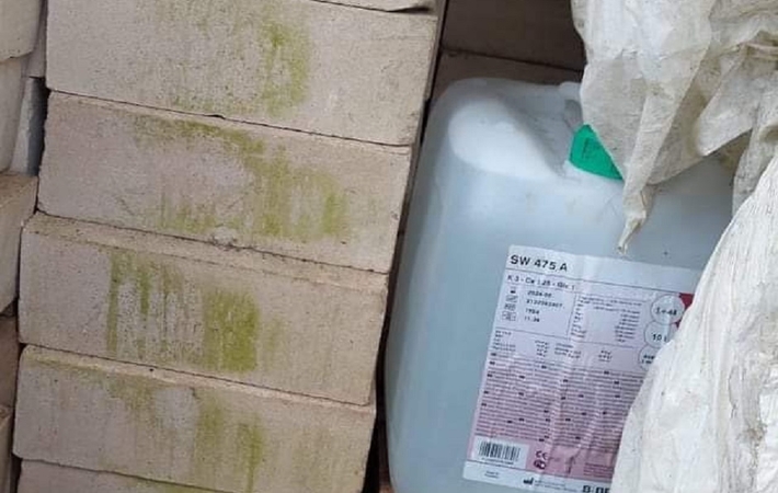 Šilutės rajono sodyboje moteris laikė naminukę: gresia kalėjimas iki dvejų metų