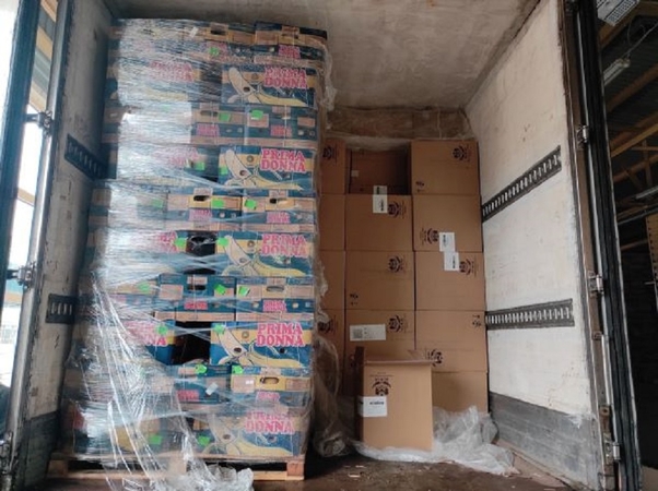 Kontrabandinės cigaretės į Lietuvą keliavo paslėptos po melionais ir akmens skalda