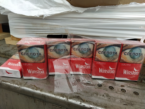 Sulaikyta 1,86 mln. eurų vertės cigarečių kontrabanda: vairuotojas teigė vežantis saldainius