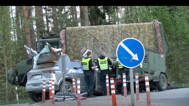 Vilniaus rajone susidūrė kariškių sunkiasvoris su lengvuoju automobiliu: yra nukentėjusių