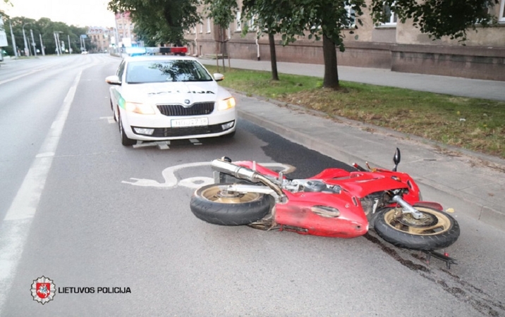 Per savaitę šalies keliuose žuvo trys žmonės, tarp sužeistų septyniolika nepilnamečių