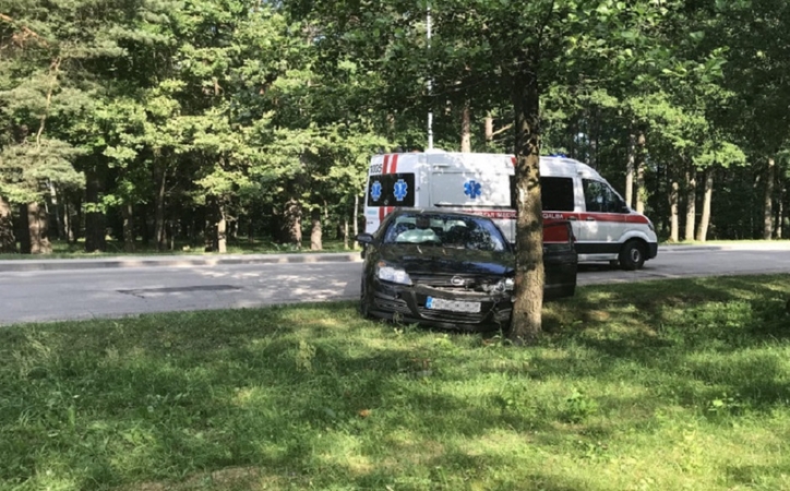 Praėjusią parą eismo įvykiuose nukentėjo trylika žmonių, tarp jų – dešimt vairuotojų