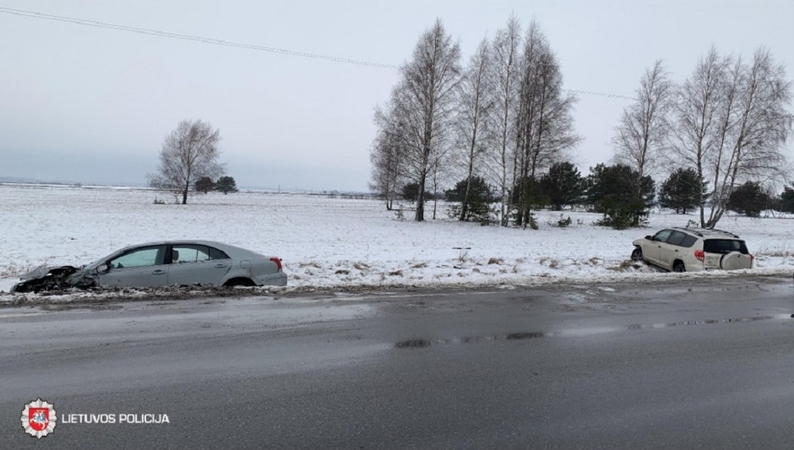 Savaitgalį eismo įvykiuose nukentėjo 22 asmenys, tarp jų – trys nepilnamečiai