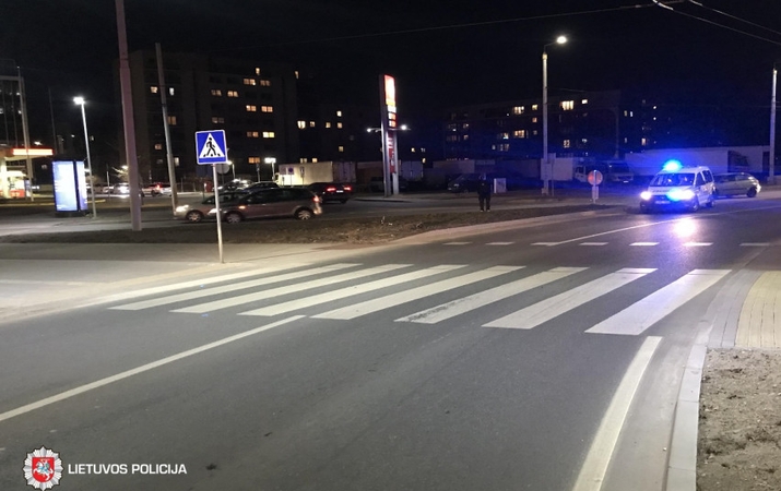 Praėjusią parą šalyje per eismo įvykius nukentėjo septyni žmonės, du iš jų – nepilnamečiai