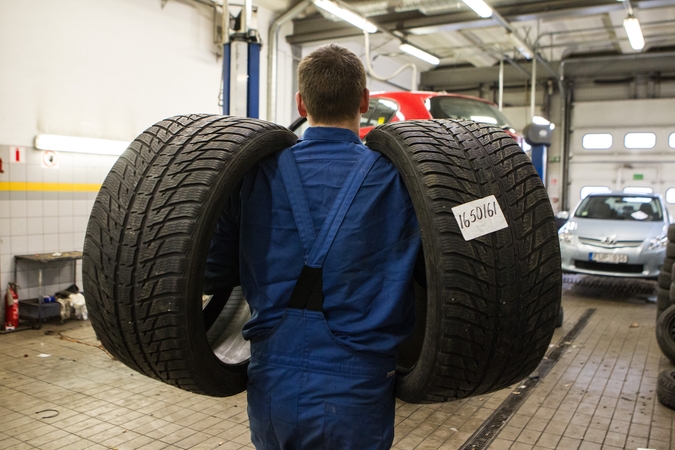 Lietuviai vis delsia keistis automobilių padangas – rūpintis pradeda tik pasirodžius ledui