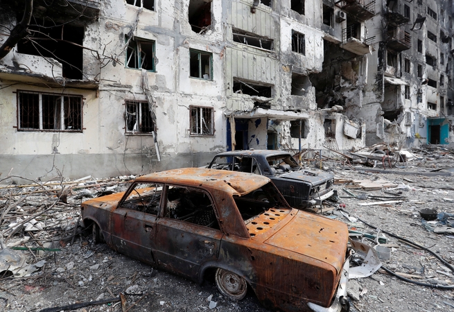 Sužeistieji iš Mariupolio pasakoja kraupias istorijas: bomba sprogo tiesiog vaikų rankose