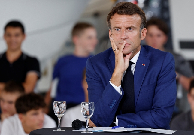 E. Macronas ragina Azerbaidžaną vėl laikytis paliaubų su Armėnija
